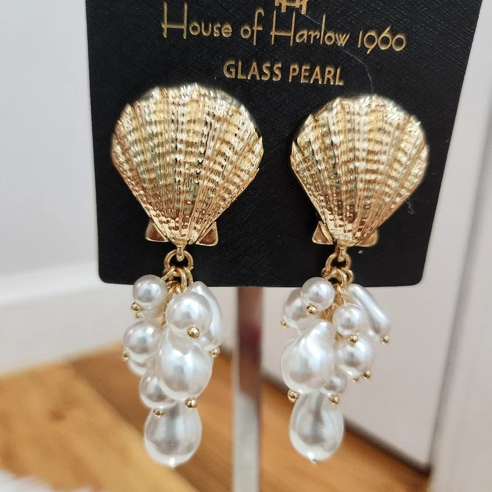 💛🔹️ House of Harlow 🔹️1960 Golden tone Sea shell Cluster  pearls earrings